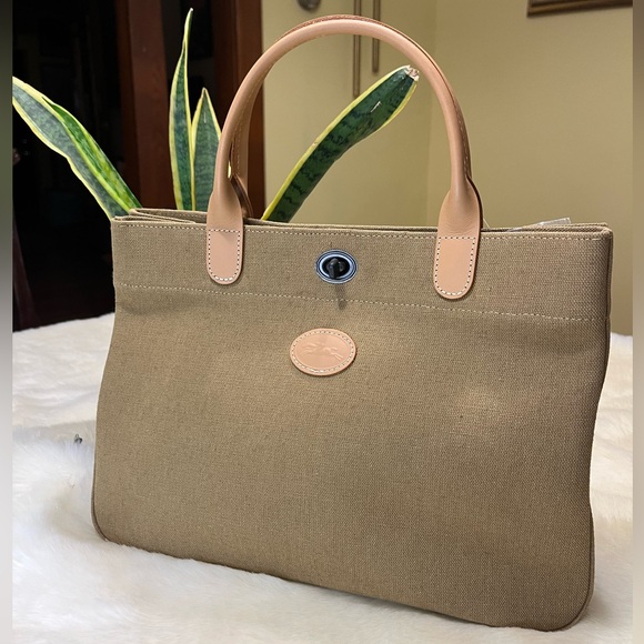 Longchamp Handbags - NWOT LONGCHAMP Handbag